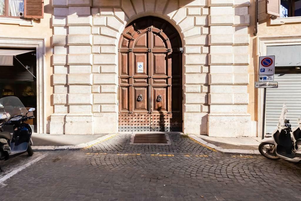 Semesterbostad Luxurious Loft Facing The Pantheon