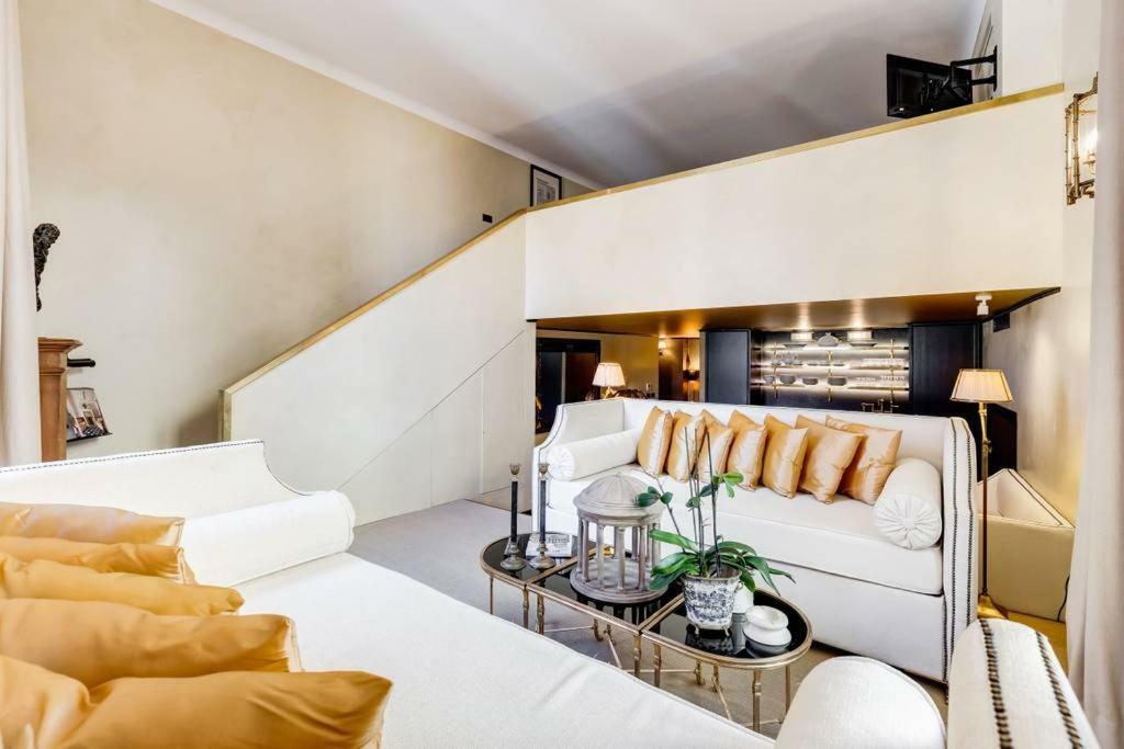 Semesterbostad Luxurious Loft Facing The Pantheon Rom