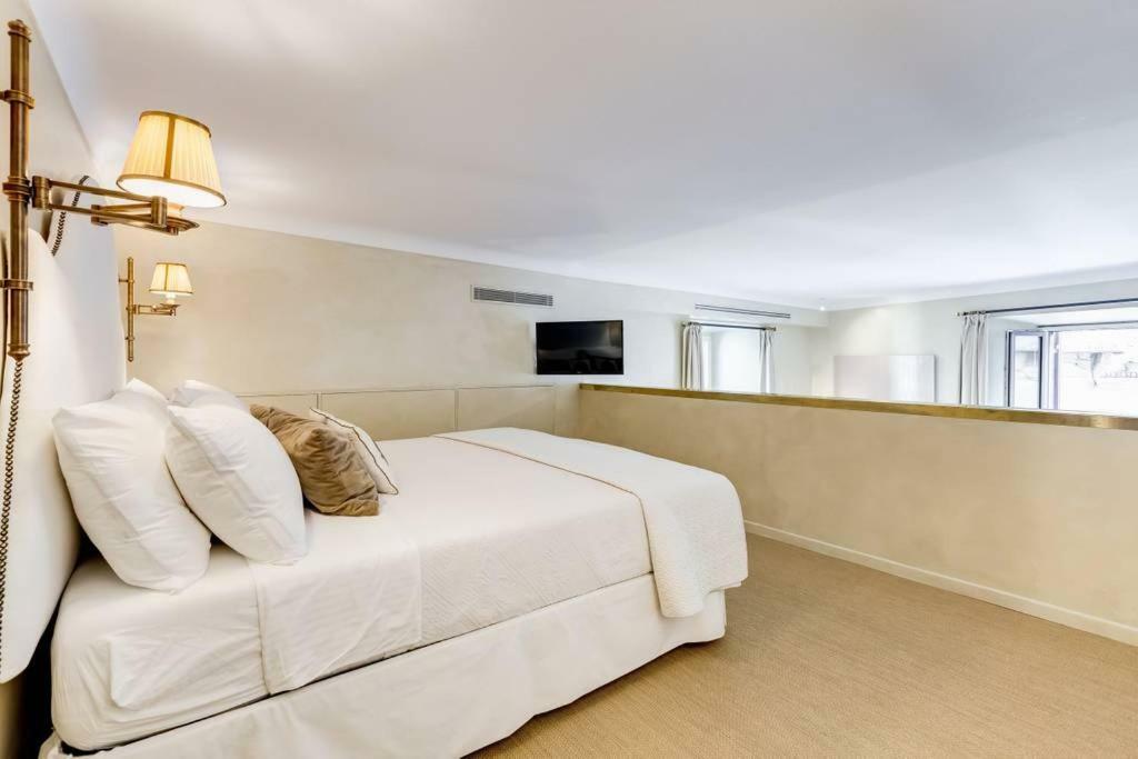 Luxurious Loft Facing The Pantheon Rom
