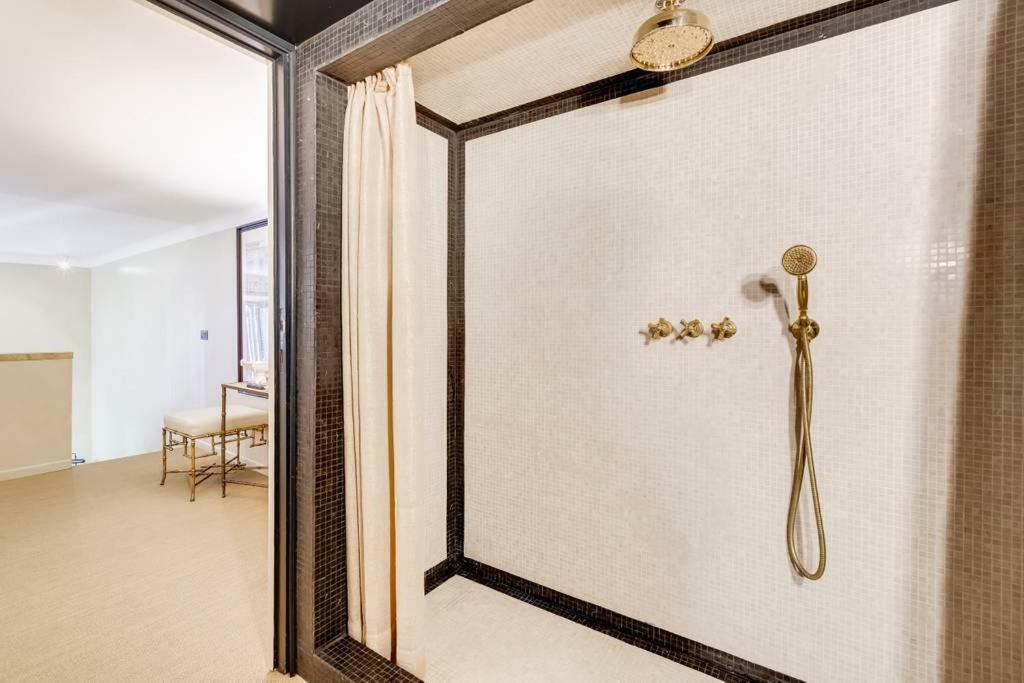 Luxurious Loft Facing The Pantheon Semesterbostad